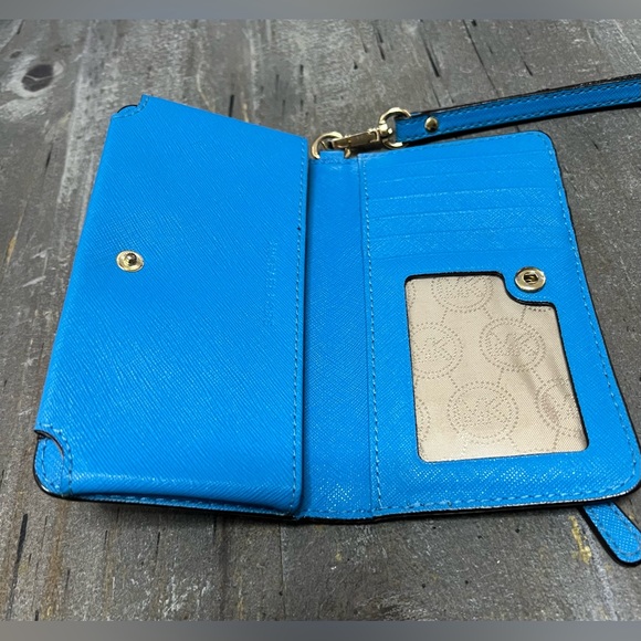 Michael Kors, vibrant blue, smart, phone wristlet- pre-owned - Picture 3 of 9
